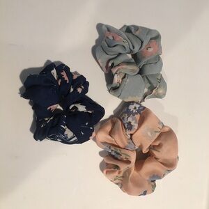 5 Assorted floral scrunchies